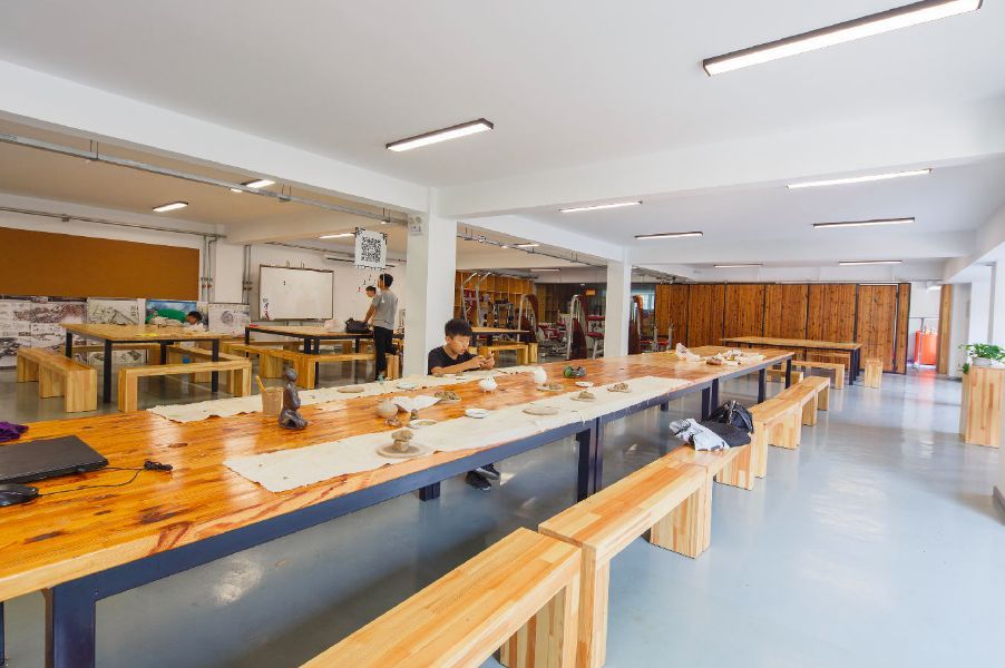 徽韻新生，智創(chuàng)未來 風云工坊&middot;優(yōu)客工場大連啟幕，融合傳統(tǒng)美學與現(xiàn)代辦公的會議新地標